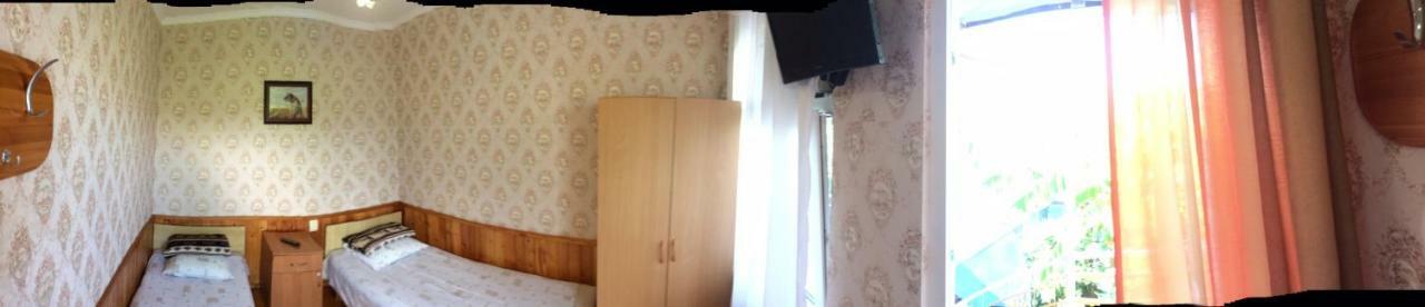 Гостевой Дом У Левы Hotel กากรา ภายนอก รูปภาพ